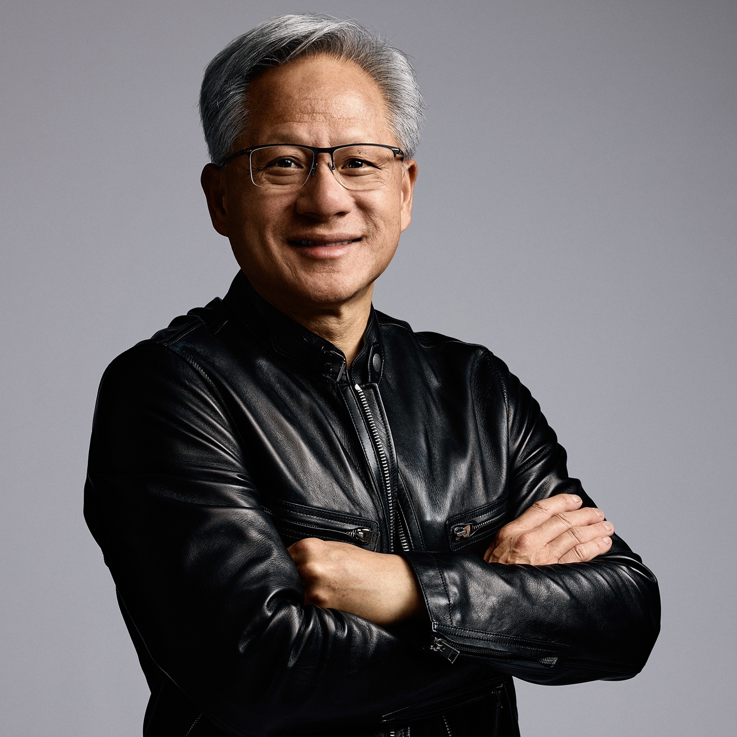 英伟达黄仁勋驳斥 AI 末日叙事:吓唬人不负责任,部分人士意在摆脱现有法律约束