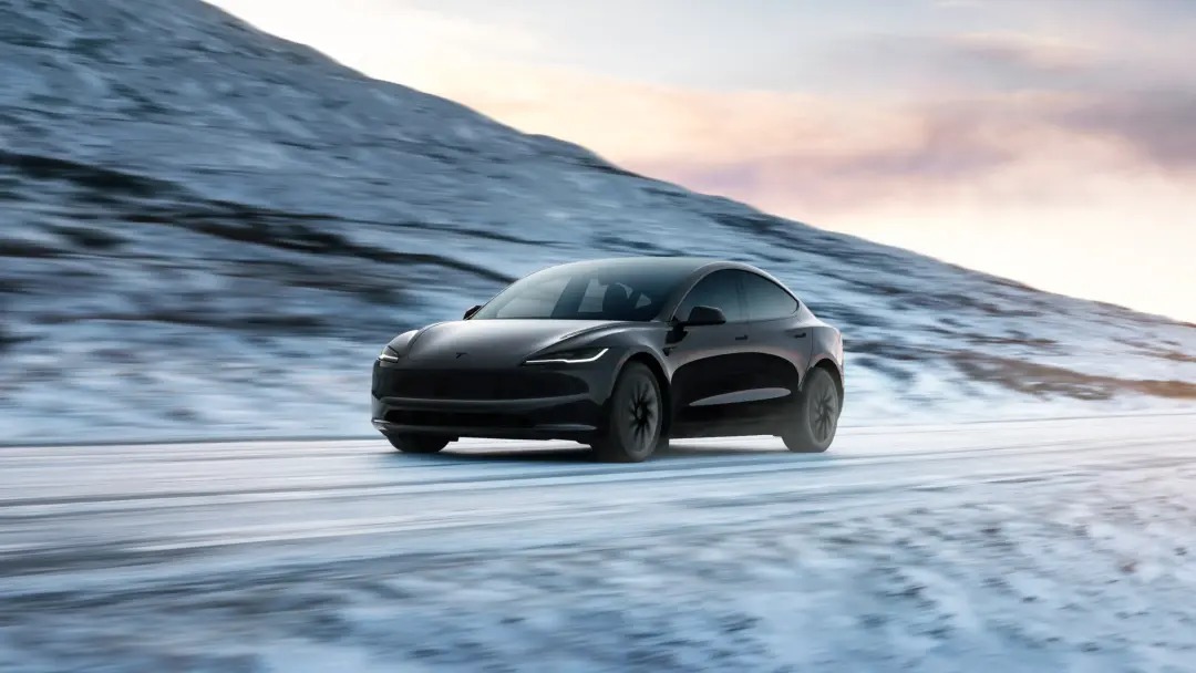 IT早报 0831:特斯拉廉价版 Model 3 港澳上市;爱奇艺会员用券专享影片纳入 VIP 片库;华为 Mate XT 2 展翼三折叠手机官宣;网易云音乐鸿蒙版 9 月将上线...
